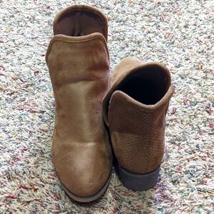 Soho Boot by Seven7 "Sand" brown ankle booties, size 8
